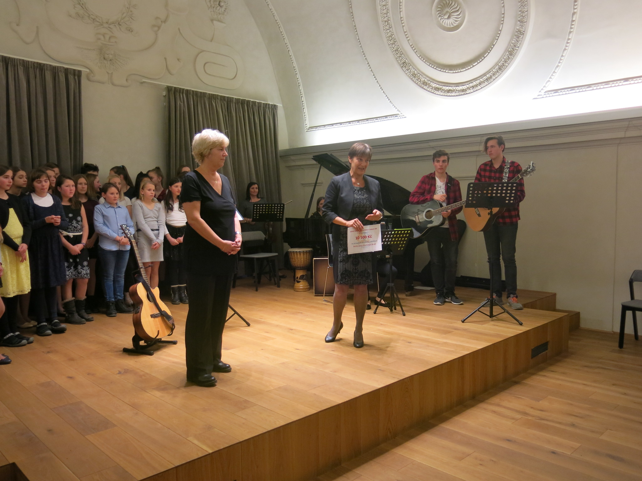 Benefiční koncert Oříšku roztleskal Starou radnici 